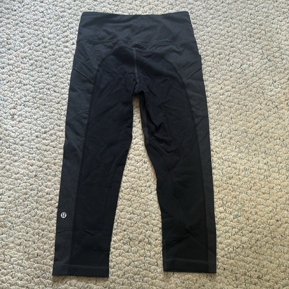 Lululemon Athletica Cropped Leggings - Picture 3 of 5